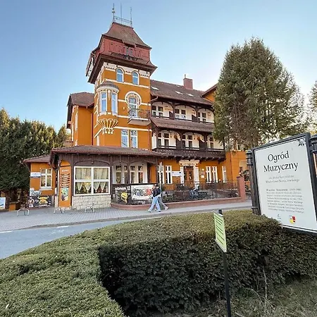 Osrodek Wypoczynkowy Orion A Semesteranläggning (resort) Kudowa-Zdrój